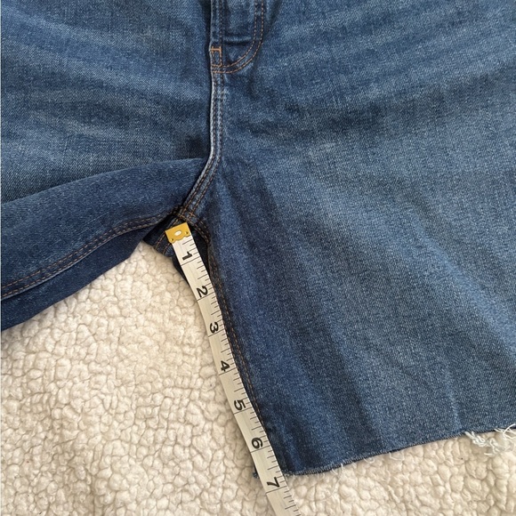 Old Navy Women's Dark Blue Denim Shorts - Picture 4 of 5